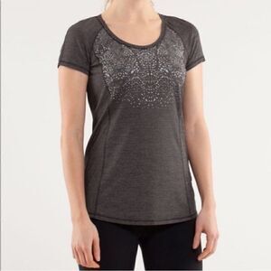 Lululemon Wild Short Sleeves Top Women Size 4